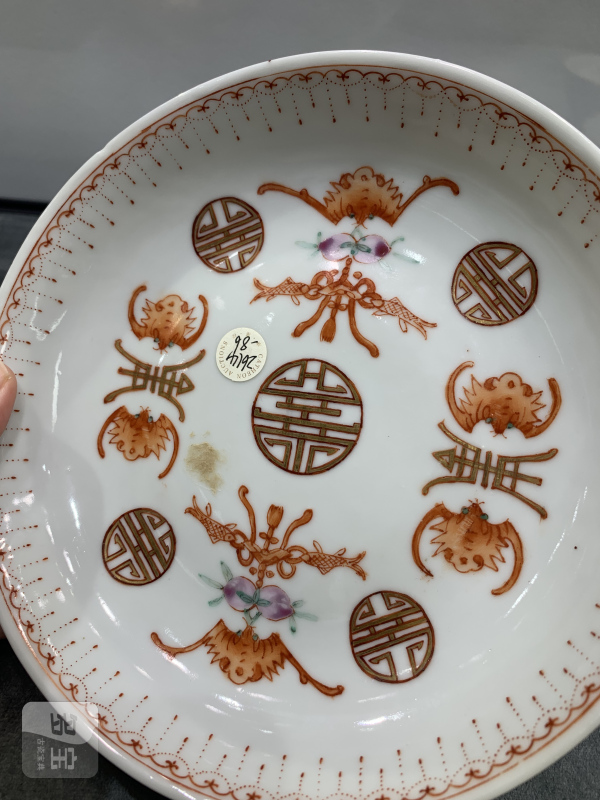 民国矾红描金粉彩福寿余庆纹盘 - 图5